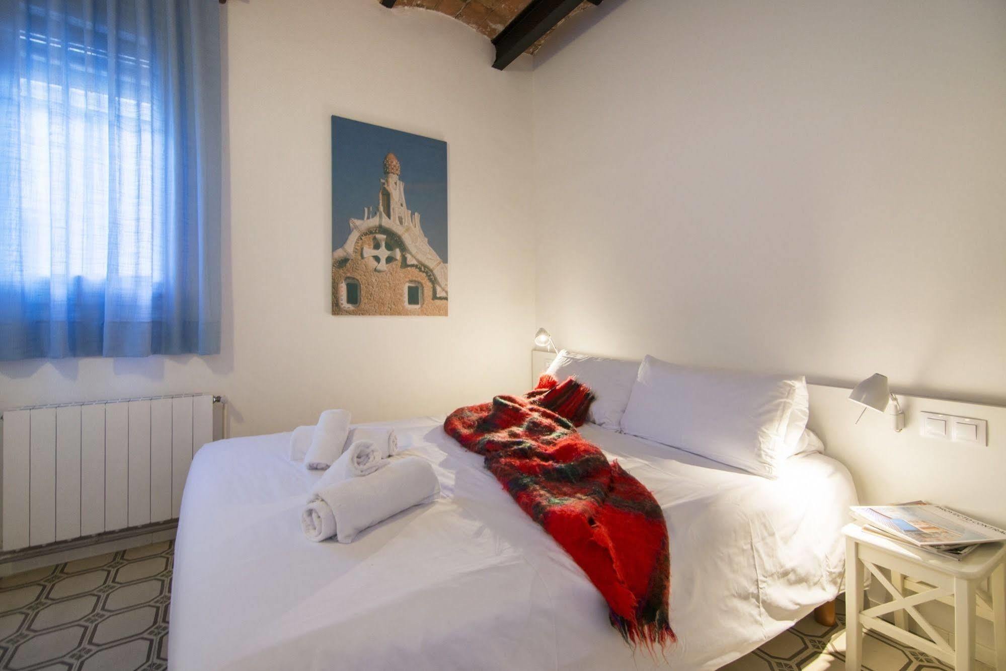 Happy People Gaudi Sant Pau Apartments Barcelona Exterior photo